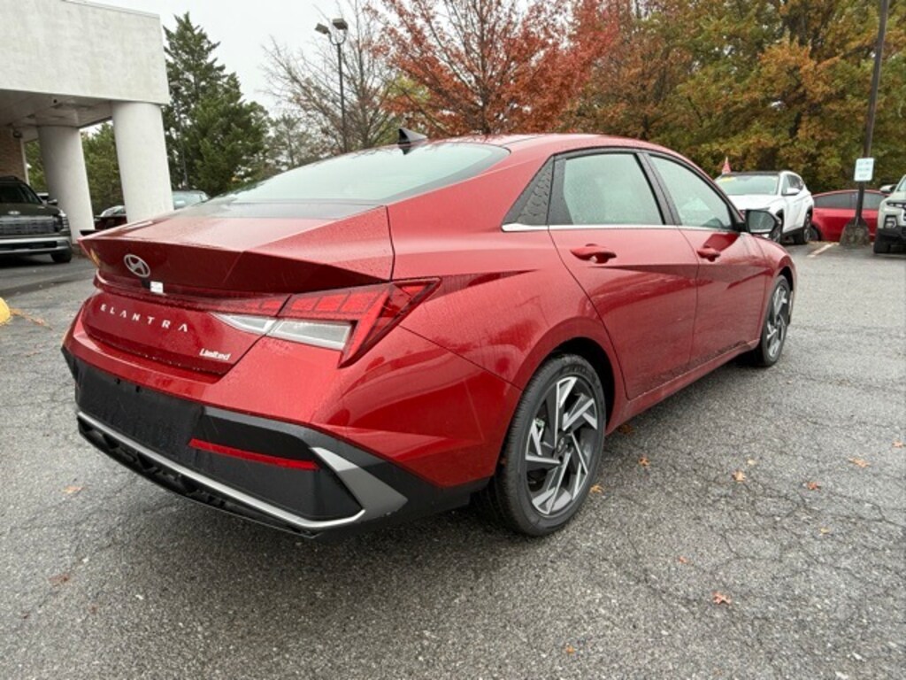 New 2025 Hyundai Elantra Limited Sedan