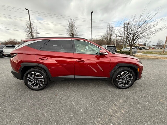 2025 Hyundai Tucson Hybrid Limited photo 2