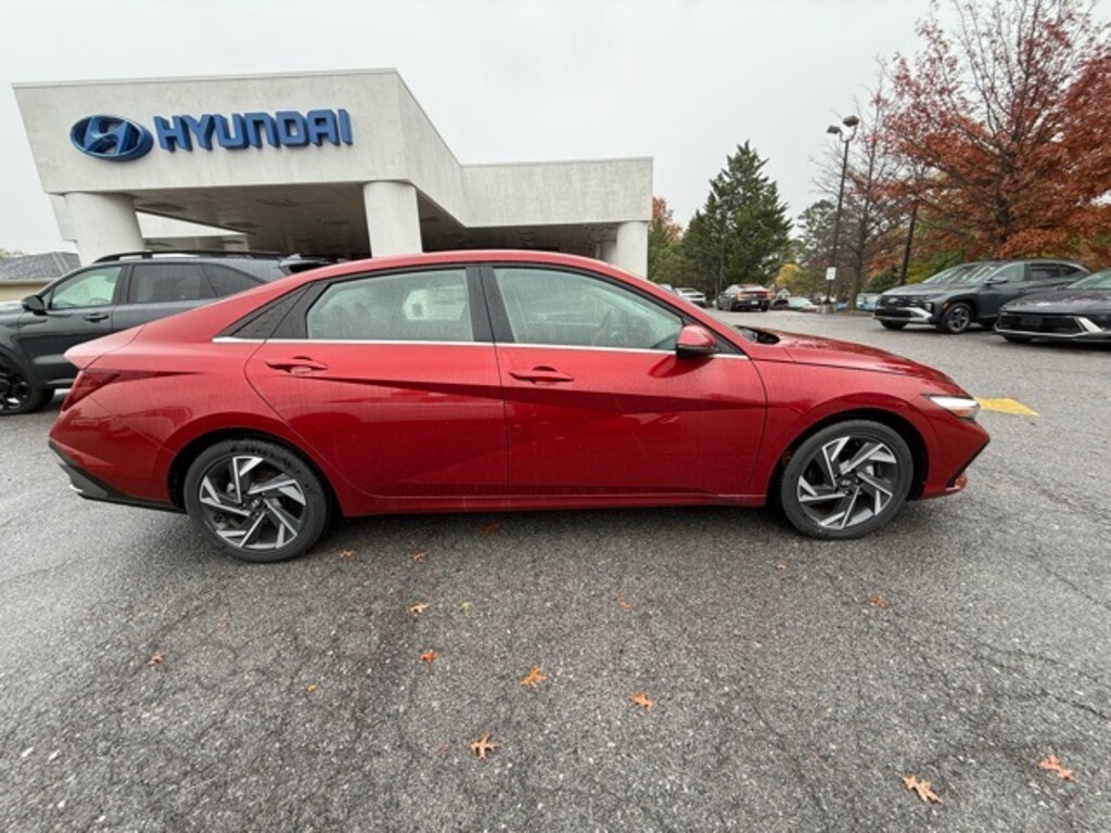 New 2025 Hyundai Elantra Limited Sedan