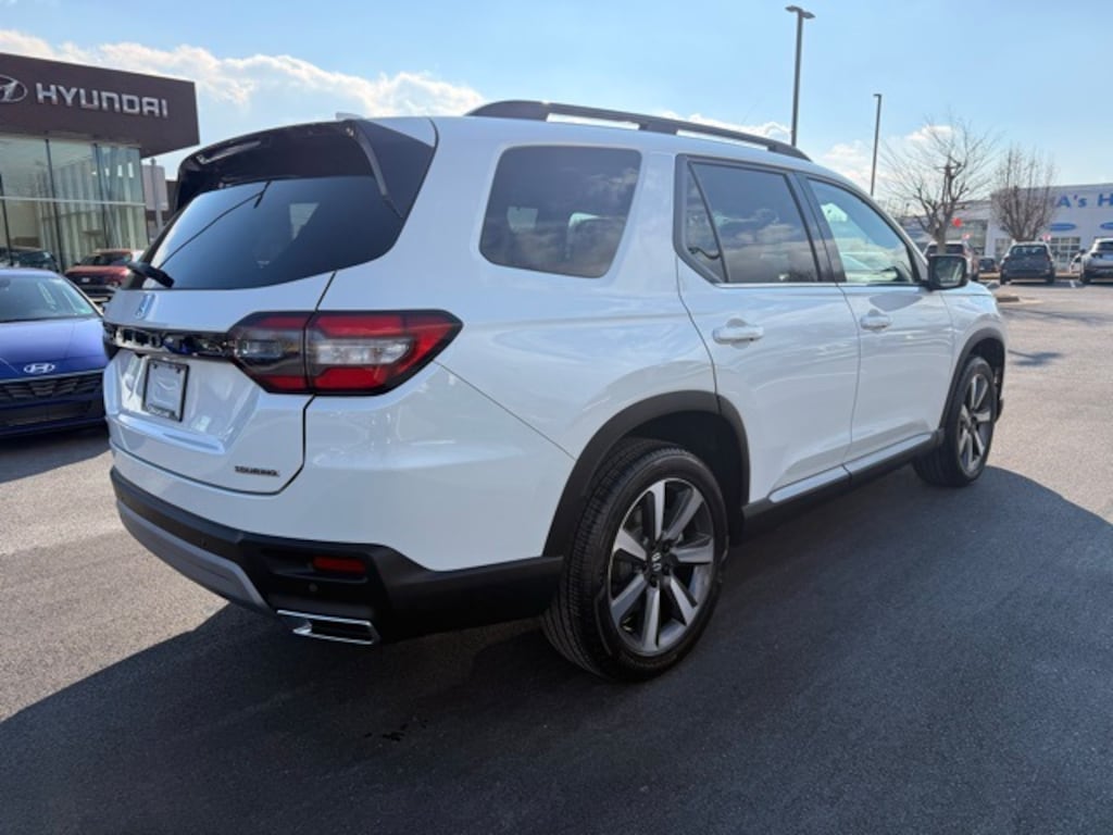 Used 2025 Honda Pilot Touring SUV