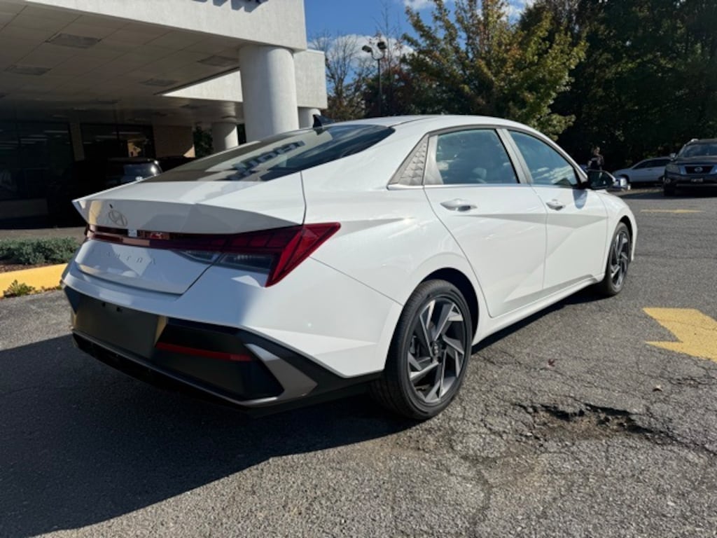 New 2025 Hyundai Elantra SEL Convenience Sedan