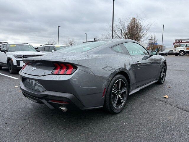 2025 Ford Mustang EcoBoost photo 3