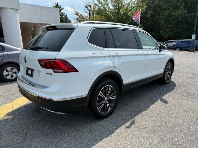 2019 Volkswagen Tiguan SEL photo 2