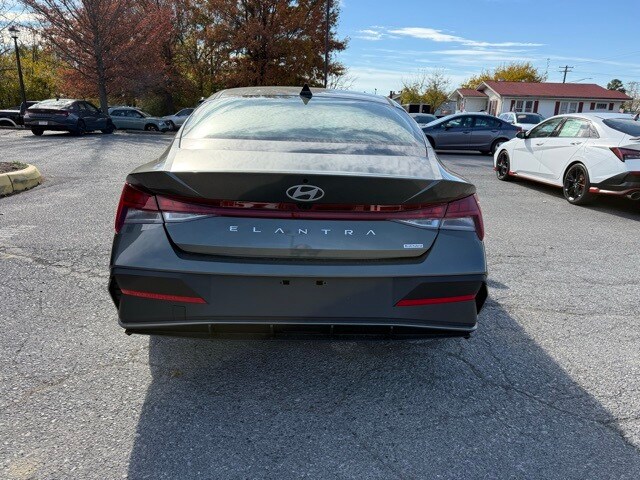 2026 Hyundai Elantra Hybrid Blue photo 2