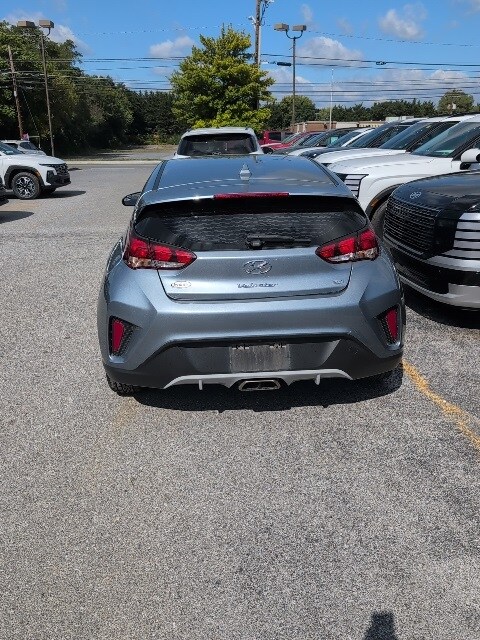 2020 Hyundai Veloster 2.0L Premium photo 3