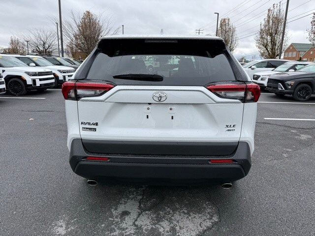 2025 Toyota RAV4 XLE Premium photo 4