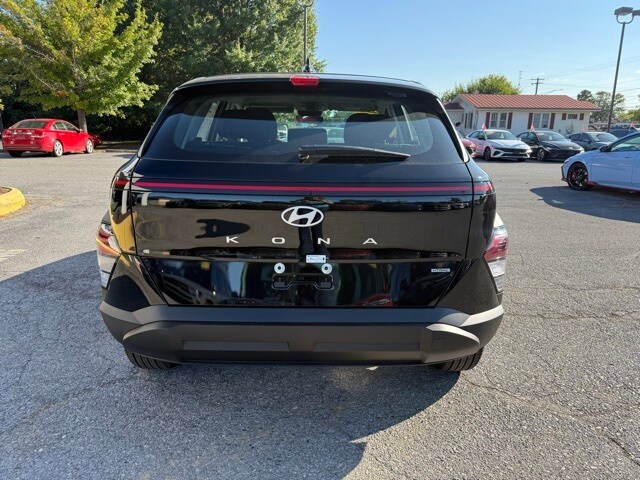 2026 Hyundai Kona SE photo 3