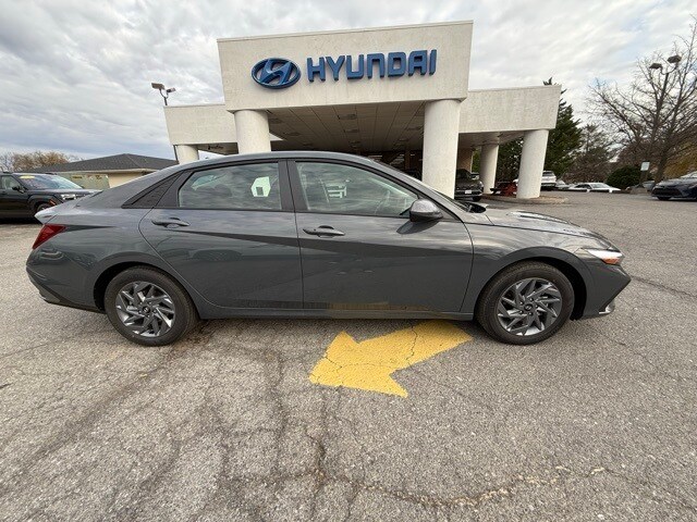 2026 Hyundai Elantra Hybrid Blue photo 2