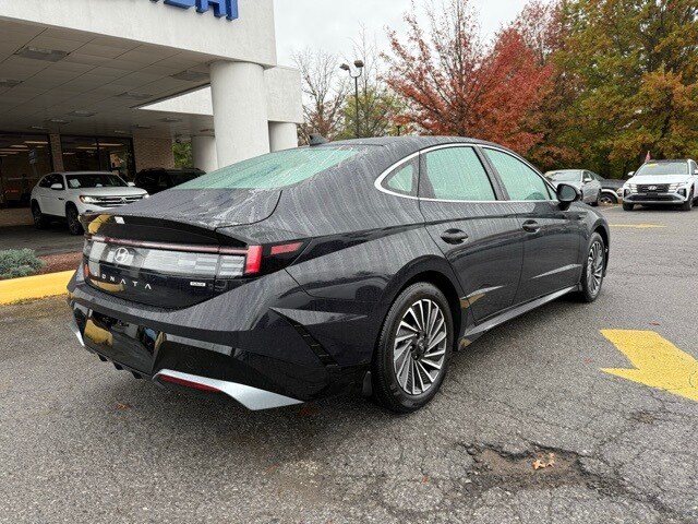 2025 Hyundai Sonata Hybrid SEL photo 3