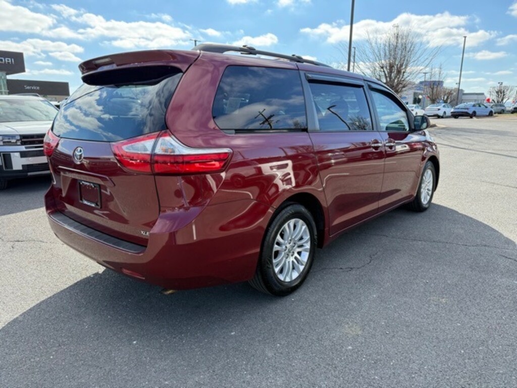 Used 2015 Toyota Sienna XLE Minivan/Van