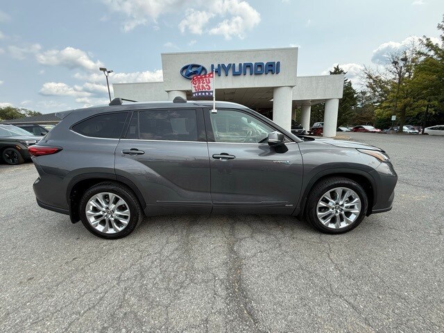 2021 Toyota Highlander Hybrid Limited photo 2