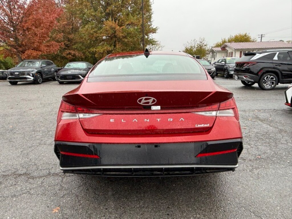 New 2025 Hyundai Elantra Limited Sedan