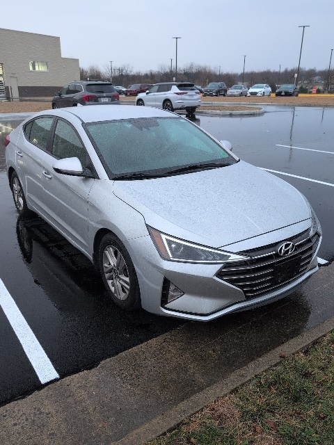 2019 Hyundai Elantra SEL photo 2