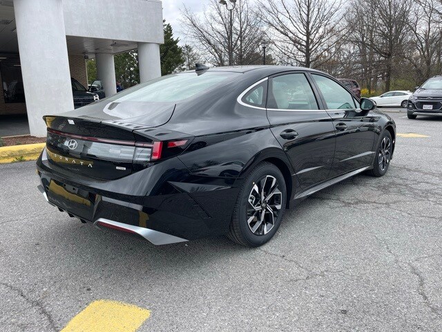 2025 Hyundai Sonata SEL photo 3