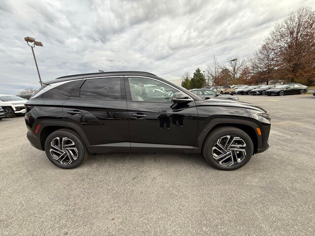 2026 Hyundai Tucson Hybrid Limited photo 2