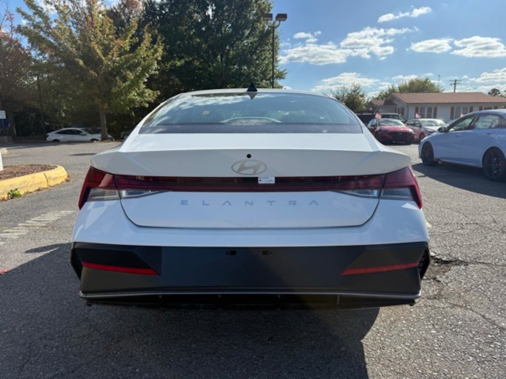 New 2025 Hyundai Elantra SEL Convenience Sedan