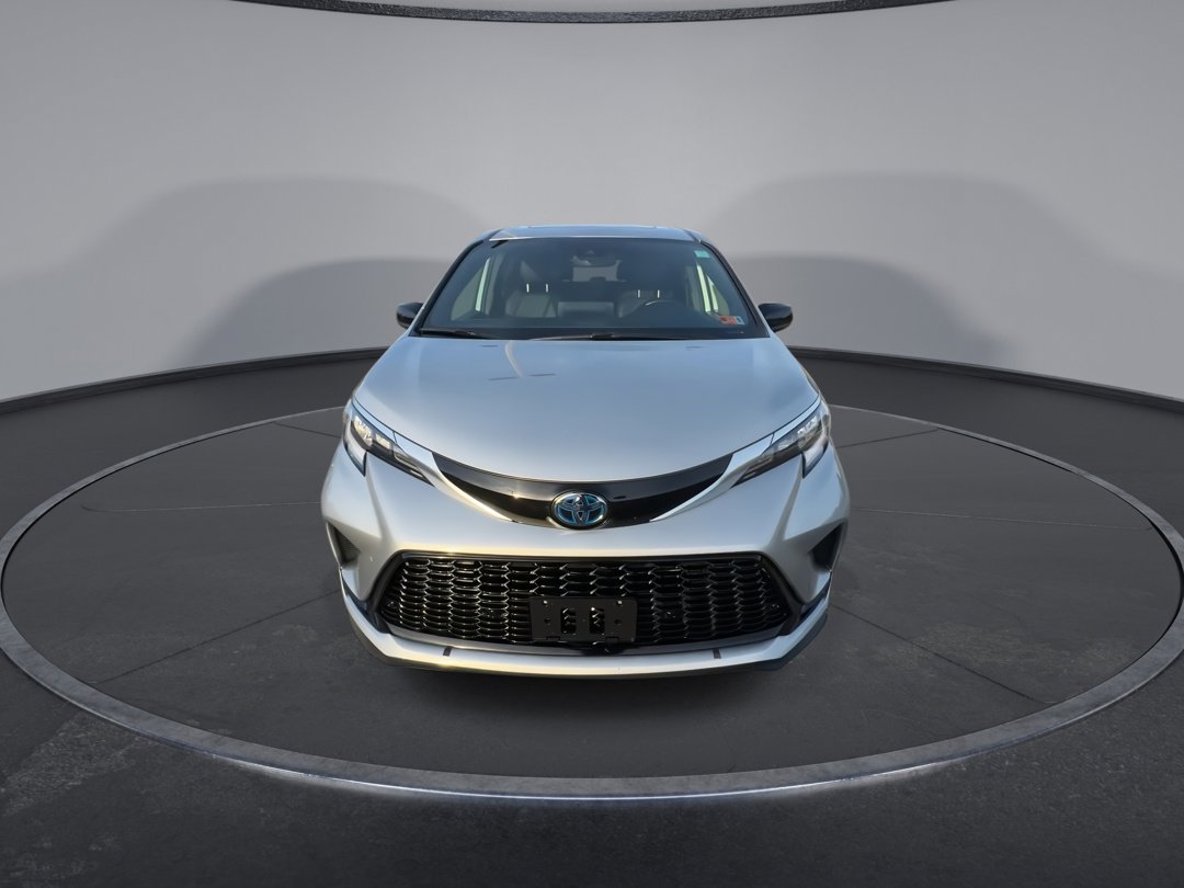 2021 Toyota Sienna XSE photo 3