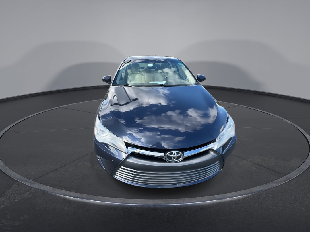 2017 Toyota Camry XLE photo 3