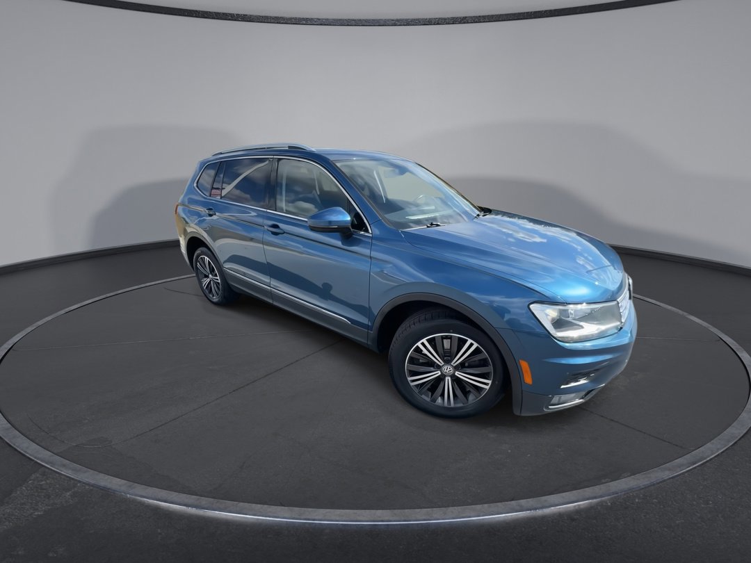 2019 Volkswagen Tiguan SEL photo 2