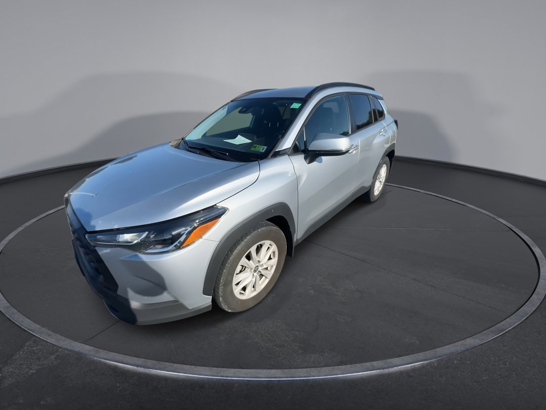 2022 Toyota Corolla Cross LE photo 4