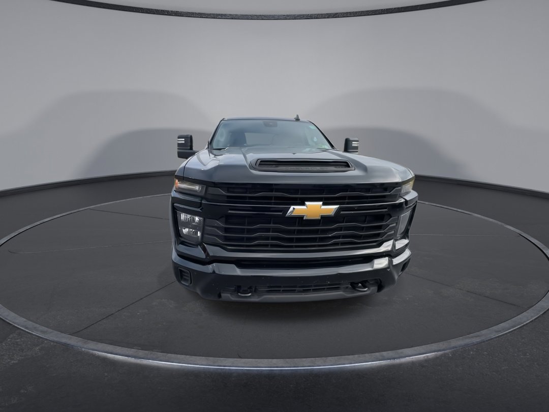 2024 Chevrolet Silverado 2500HD Custom photo 3