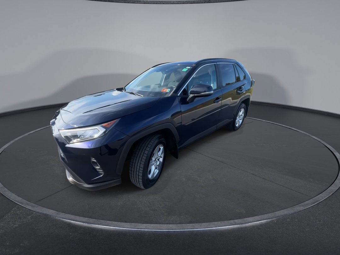 2021 Toyota RAV4 XLE photo 3
