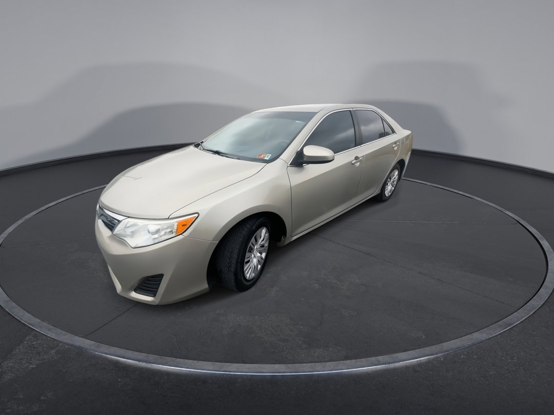 2014 Toyota Camry LE photo 4