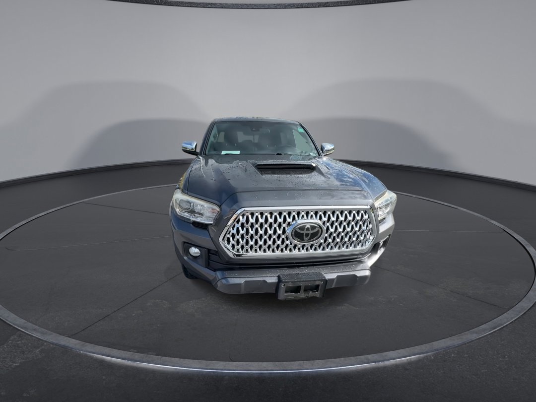 2018 Toyota Tacoma TRD Sport photo 2