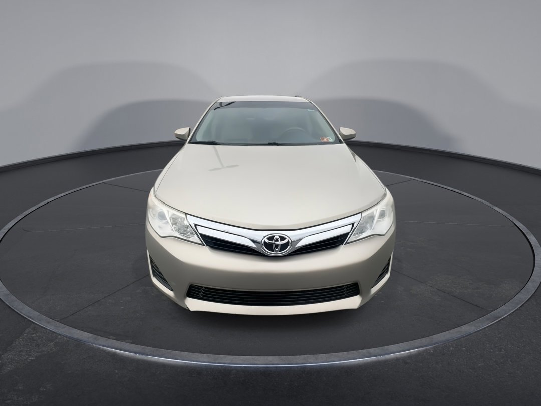 2014 Toyota Camry LE photo 3