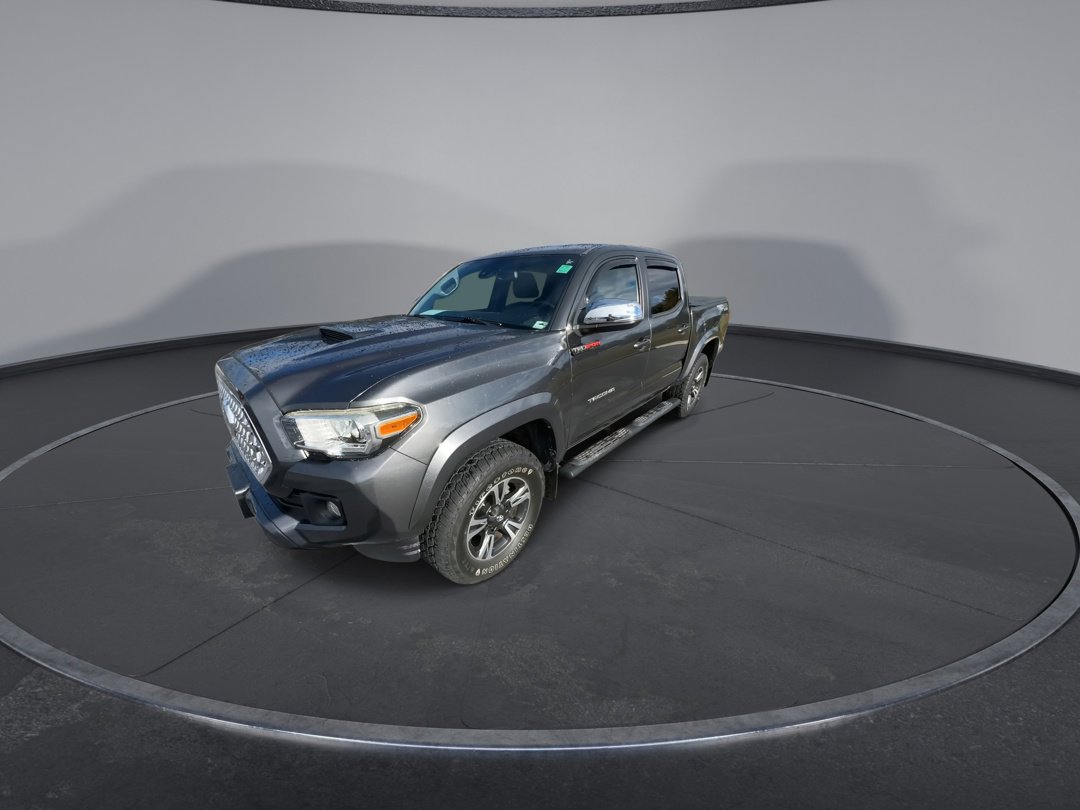 2018 Toyota Tacoma TRD Sport photo 3