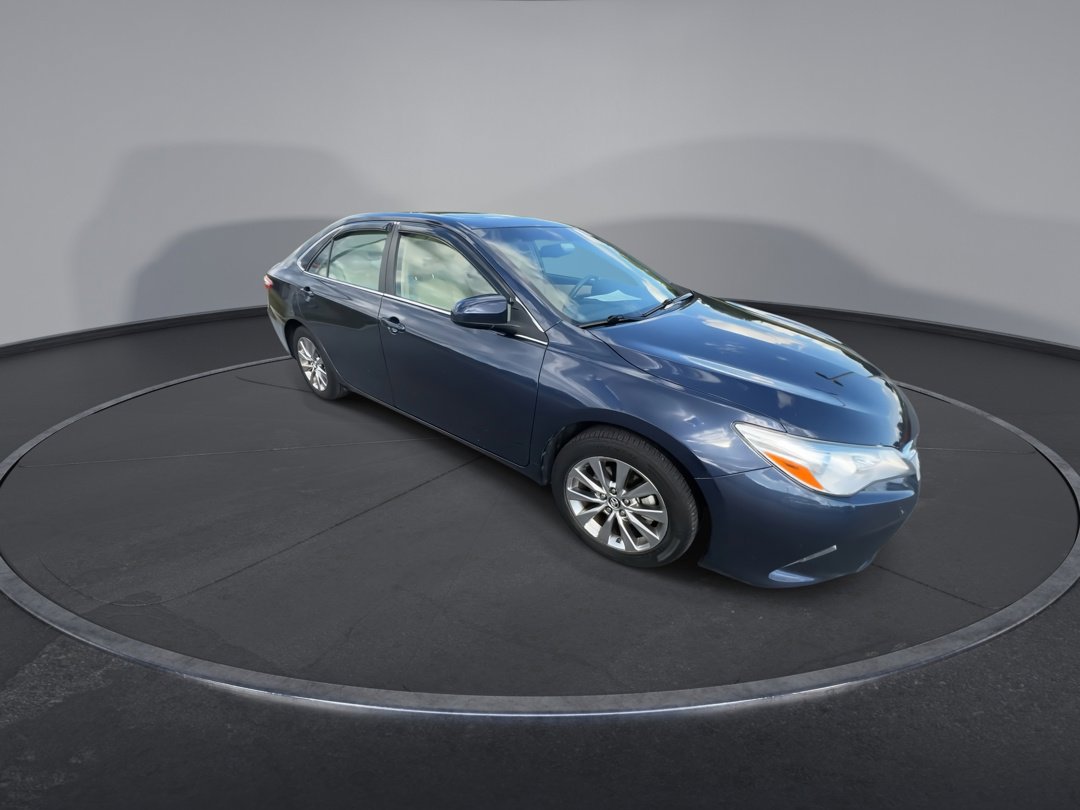 2017 Toyota Camry XLE photo 2