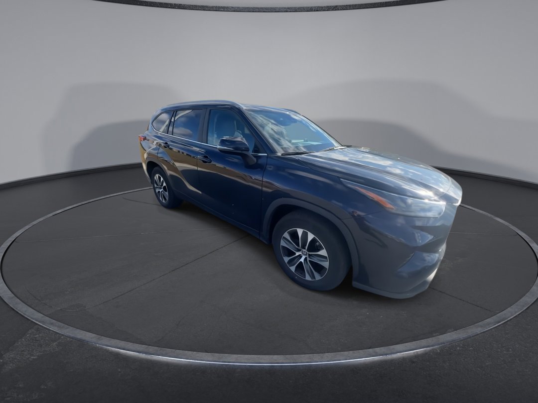 2023 Toyota Highlander XLE photo 2