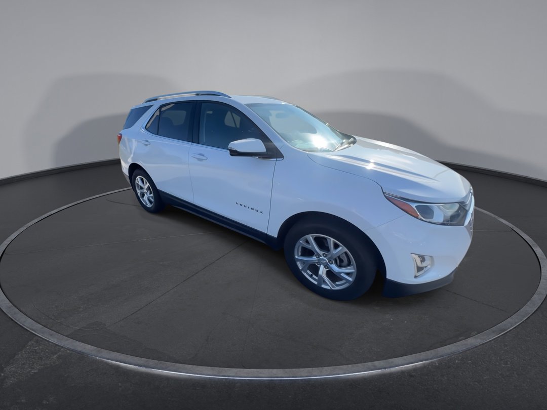 2019 Chevrolet Equinox LT photo 2