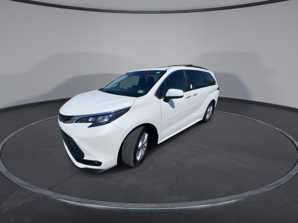 Used 2025 Toyota Sienna XLE XLE AWD 7-Passenger