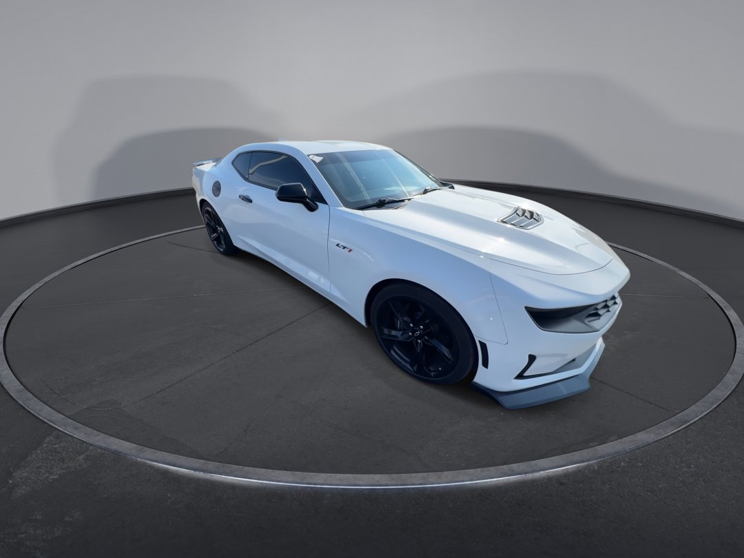 2022 Chevrolet Camaro LT1 photo 2