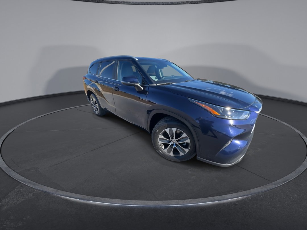 2023 Toyota Highlander XLE photo 2