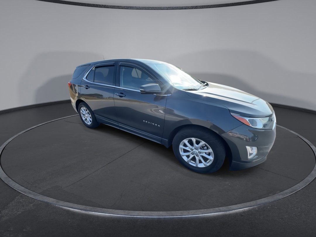 2018 Chevrolet Equinox LT photo 2
