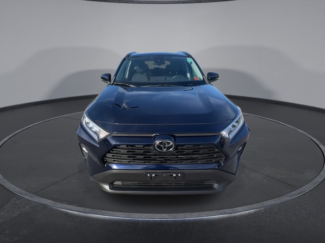 2021 Toyota RAV4 XLE photo 2