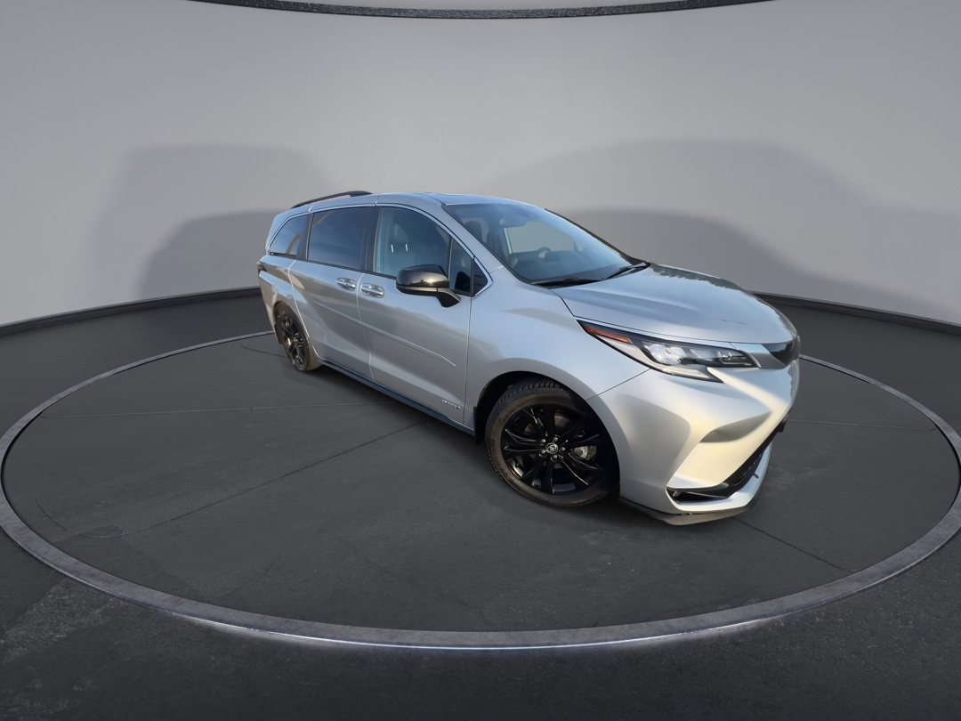2021 Toyota Sienna XSE photo 2