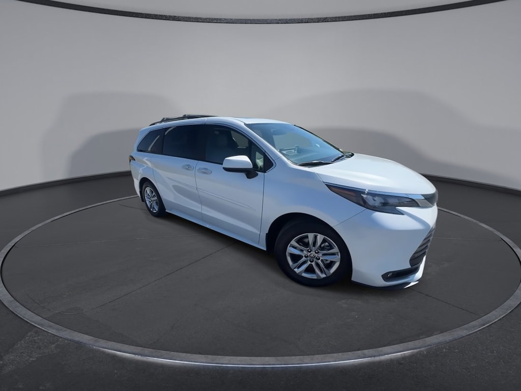 Used 2025 Toyota Sienna XLE XLE AWD 7-Passenger