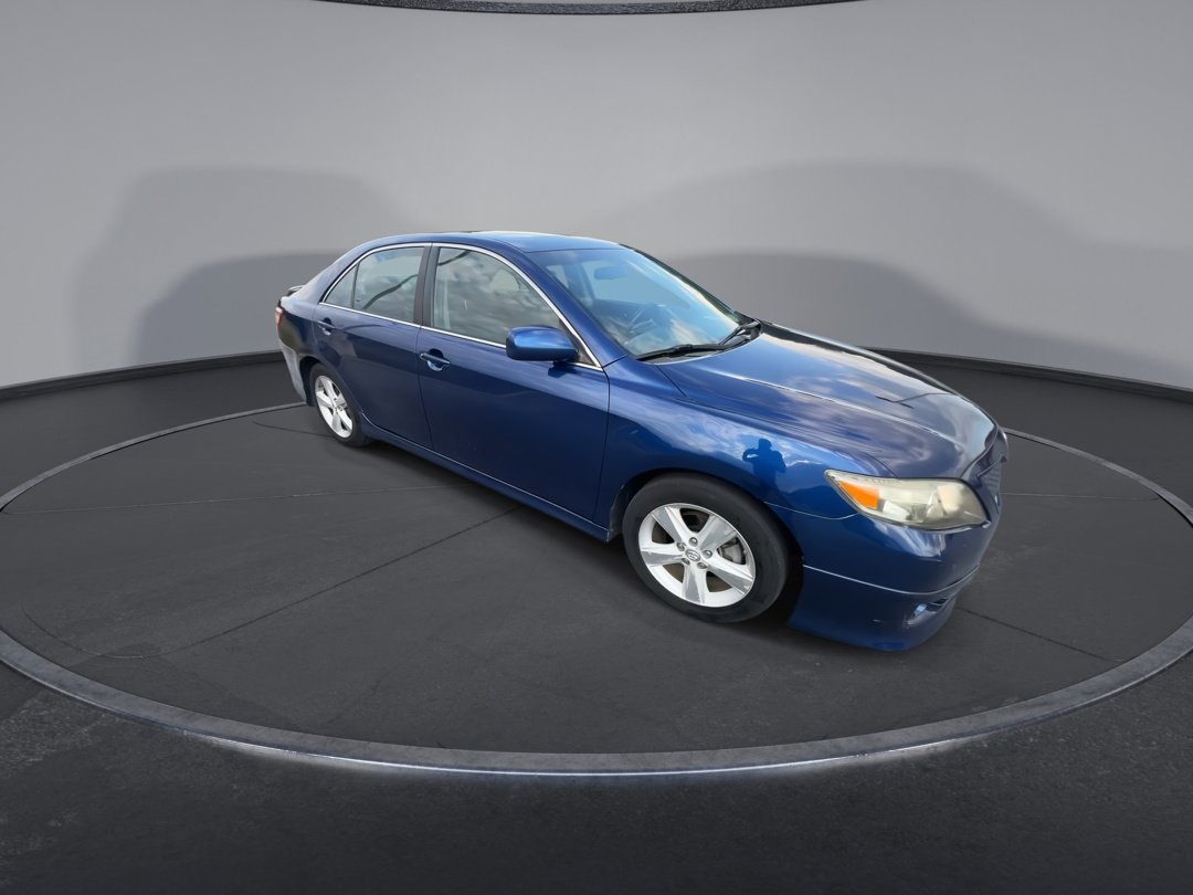 2011 Toyota Camry SE photo 2