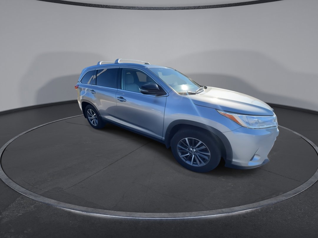 2019 Toyota Highlander XLE photo 2