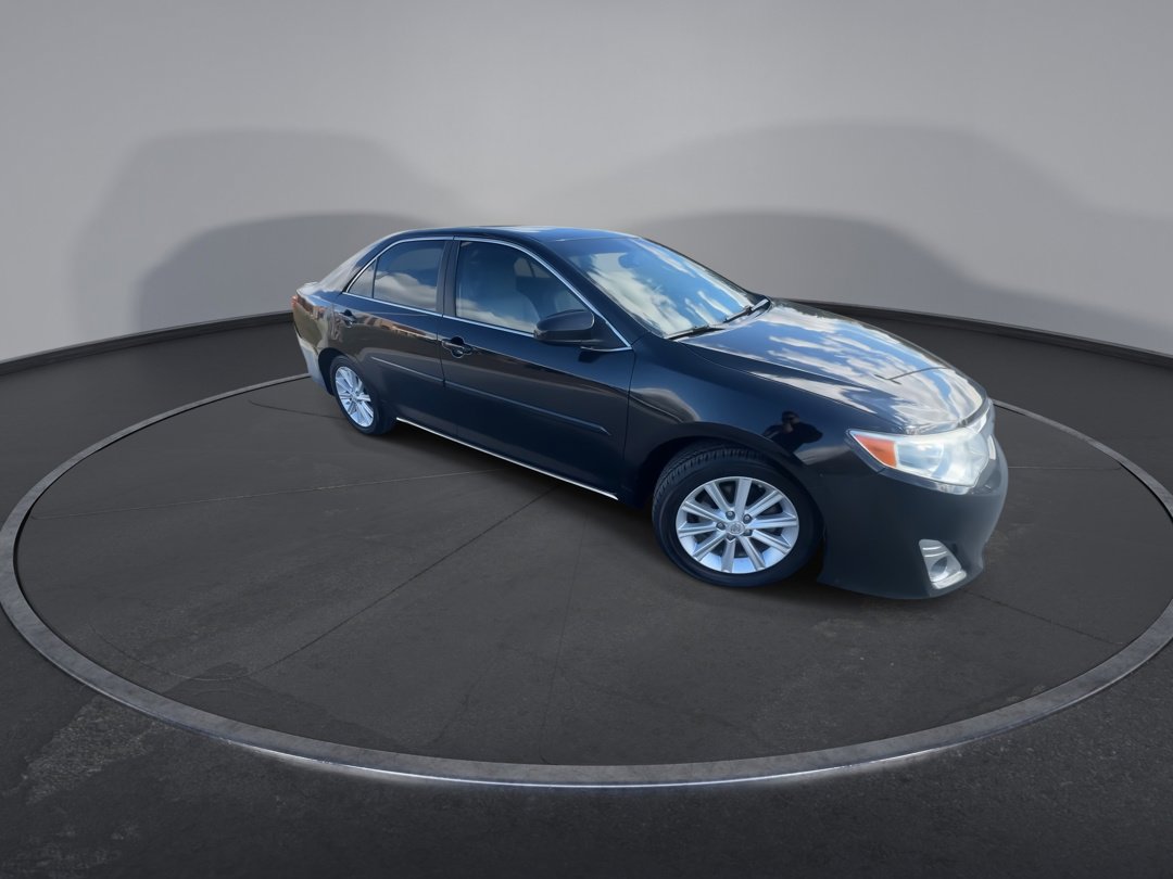 2013 Toyota Camry XLE photo 2