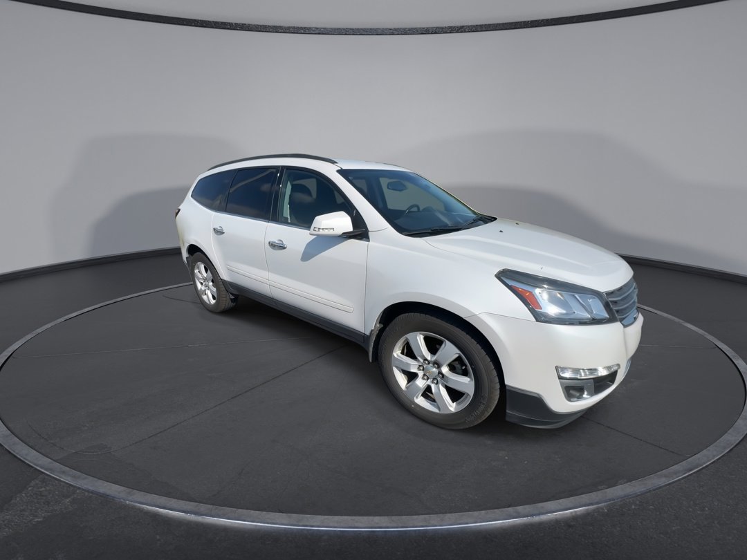 2017 Chevrolet Traverse 1LT photo 2
