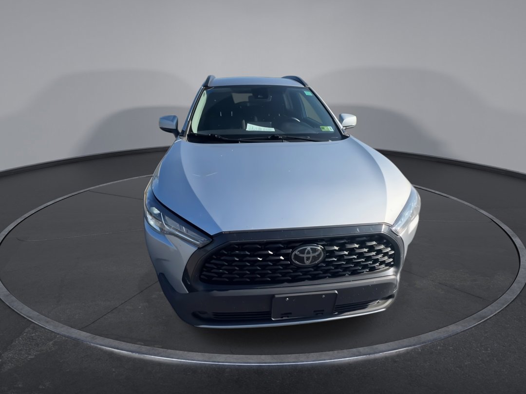 2022 Toyota Corolla Cross LE photo 3