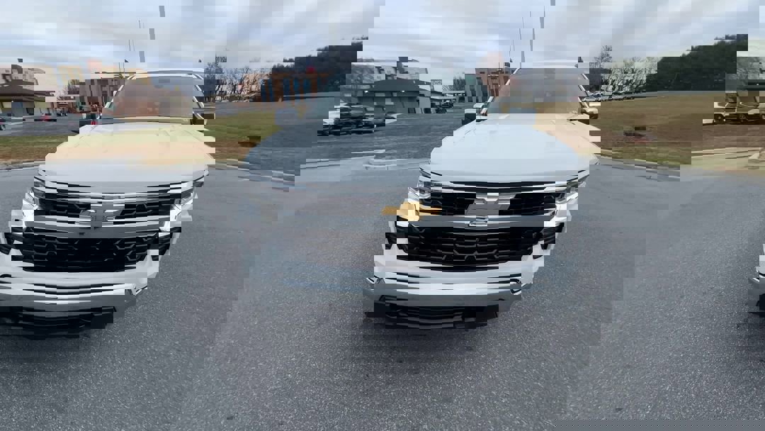 2024 Chevrolet Silverado 1500 LT photo 3