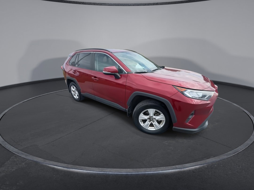 2021 Toyota RAV4 XLE photo 2