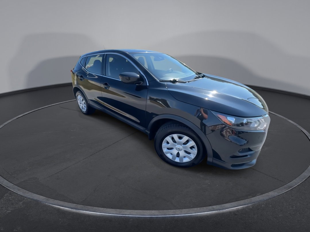 2020 Nissan Rogue Sport S photo 2