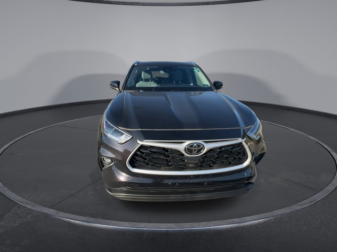 2021 Toyota Highlander XLE photo 3