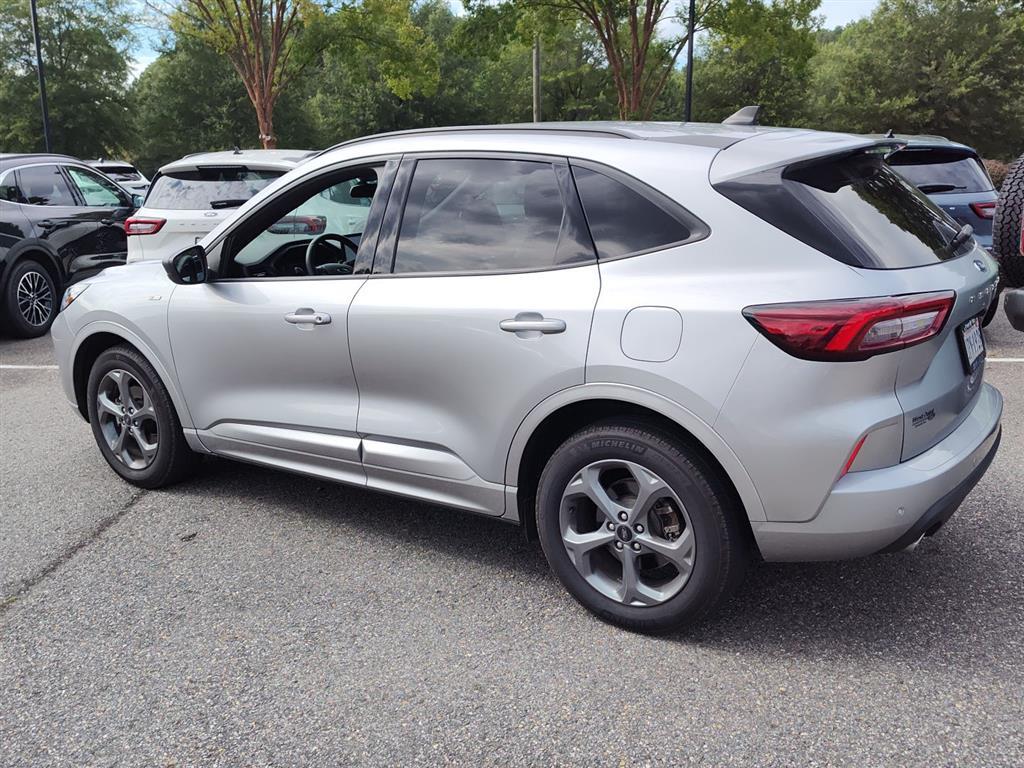 2023 Ford Escape ST-Line photo 2